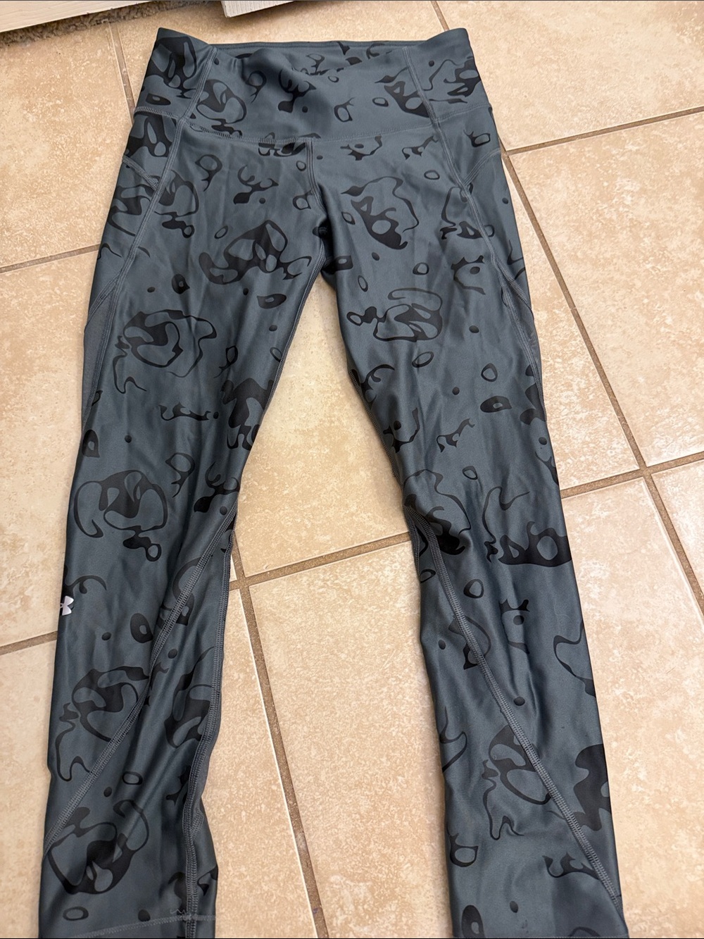 Under Armour Dark Gray Camo Performance Leggings